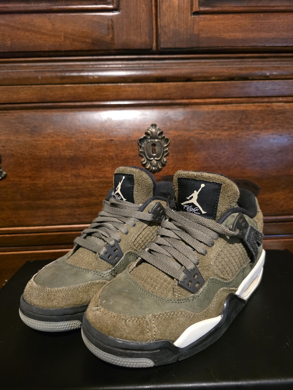 Jordan Menβs Olive Green Suede & Mesh Sneakers